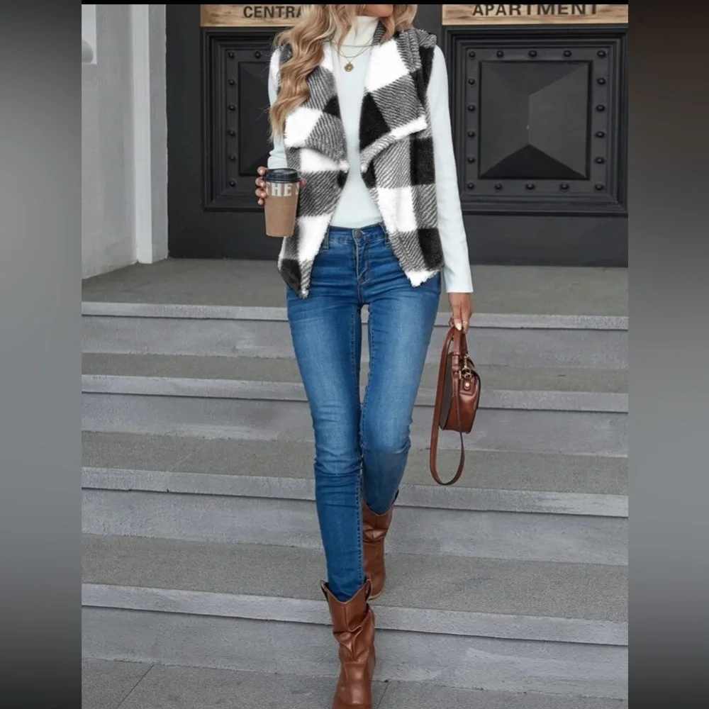 Cozy Buffalo plaid open front vest - Picture 15 of 15